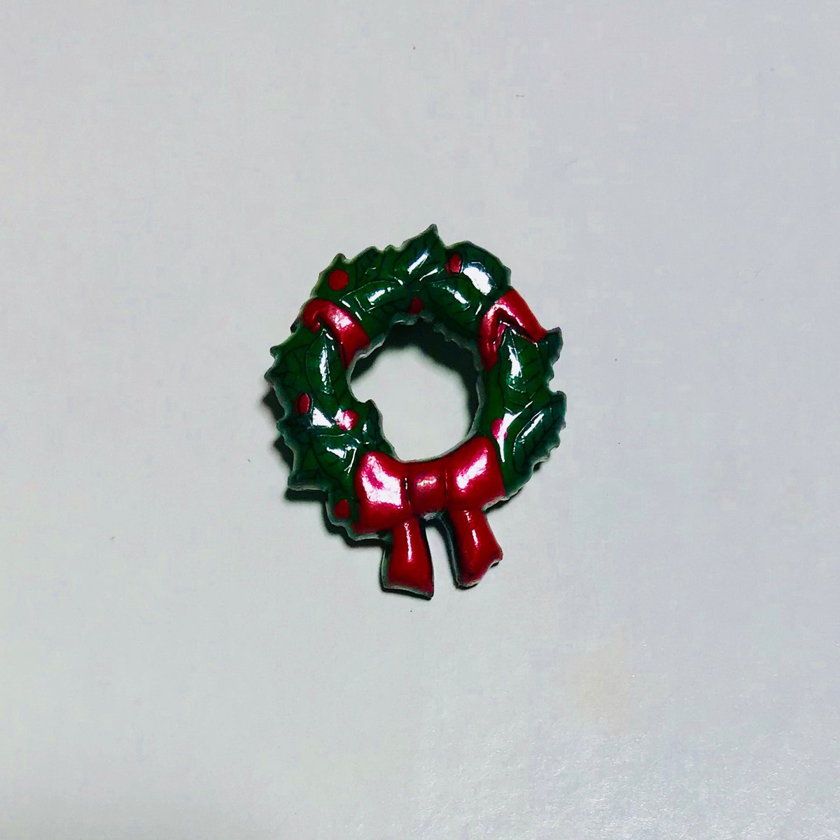 Christmas Wreath Plastic Button - 28mm / 1" - Dill Buttons Brand