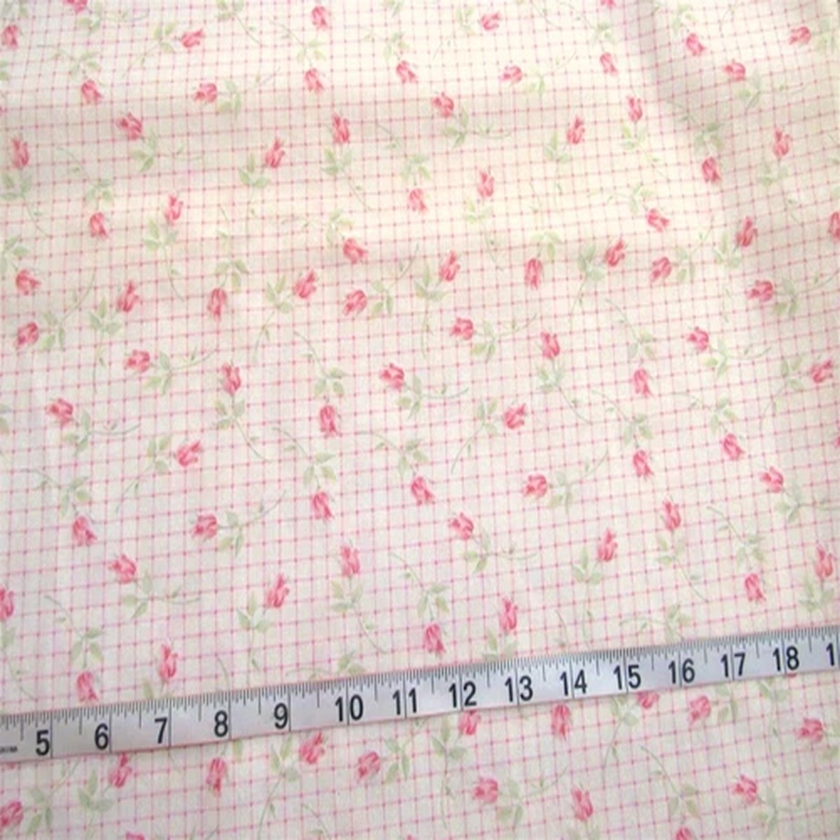 1 yd Cotton/Poly Fabric Pink Grid on Cream with Pink & Red Rosebud Fade Fold