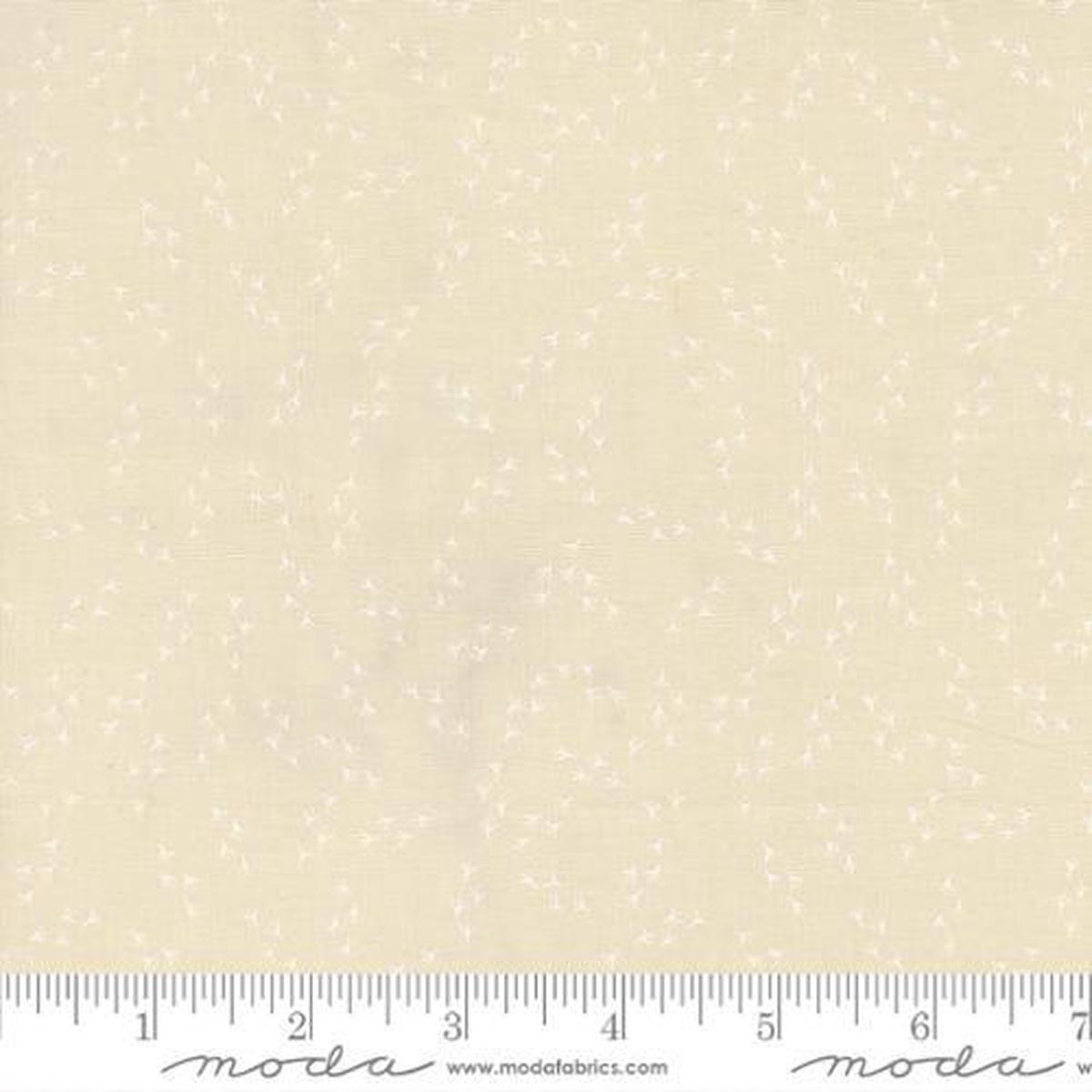 Moda Fabrics The Henhouse Cloud White 48438 31