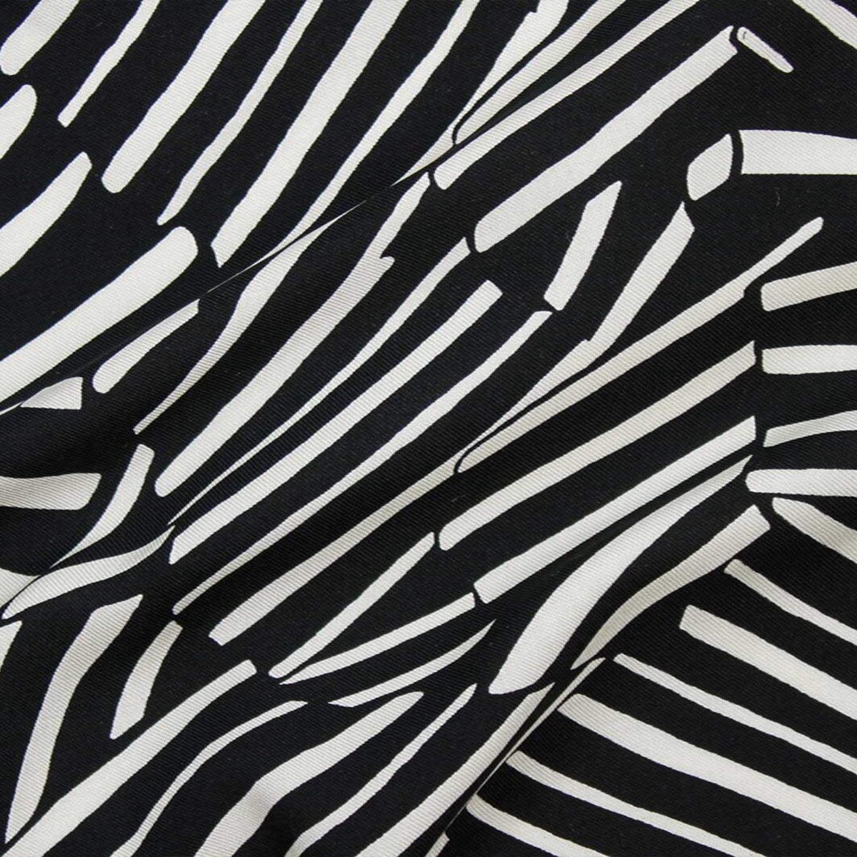 Line Art Taylor Twill Black / Ecru