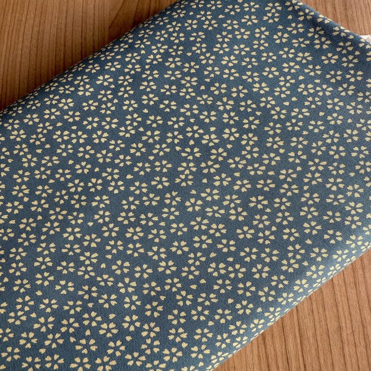 Japanese poplin - 100% cotton - Light blue small cherry blossom by Sevenberry (price per 10cm)