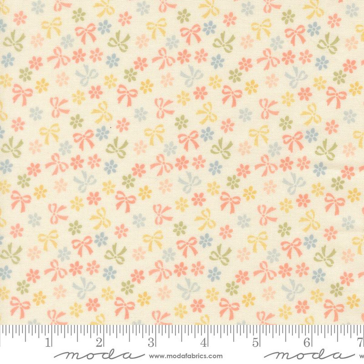 Handmade Sweetness - Bow Daisies in Porcelain - Heather Briggs - Moda