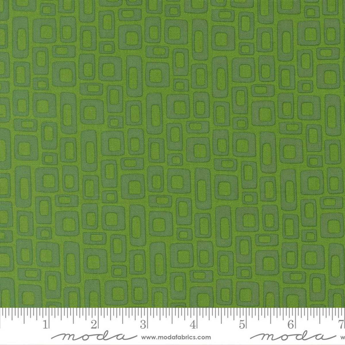 Scenery - Marshmallow in Evergreen - Elizabeth Hartman - Moda