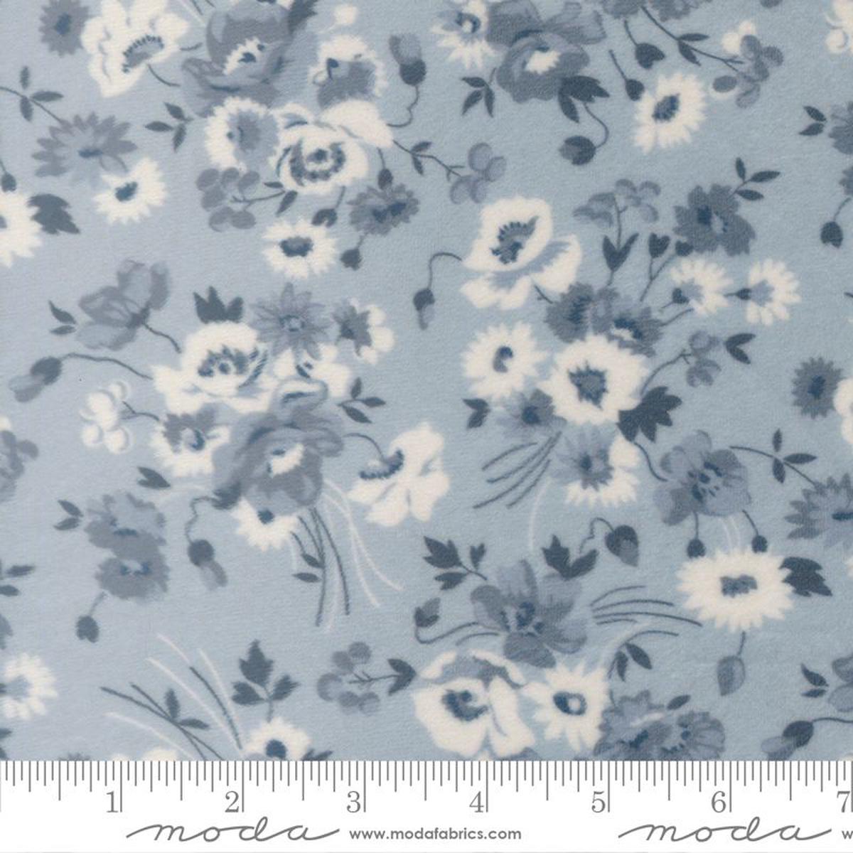 Cuddle With Moda - Somerset Florals in Light Blue - Camille Roskelley - Moda
