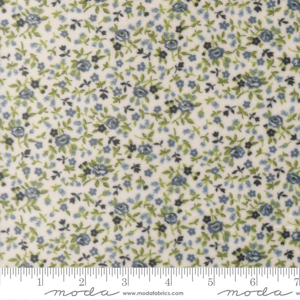 Cuddle With Moda - Meadow in Cream/Blue - Camille Roskelley - Moda