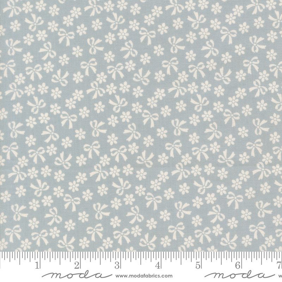 Handmade Sweetness - Bow Daisies in Powder Blue - Heather Briggs - Moda (Pre-order: Oct 2026)