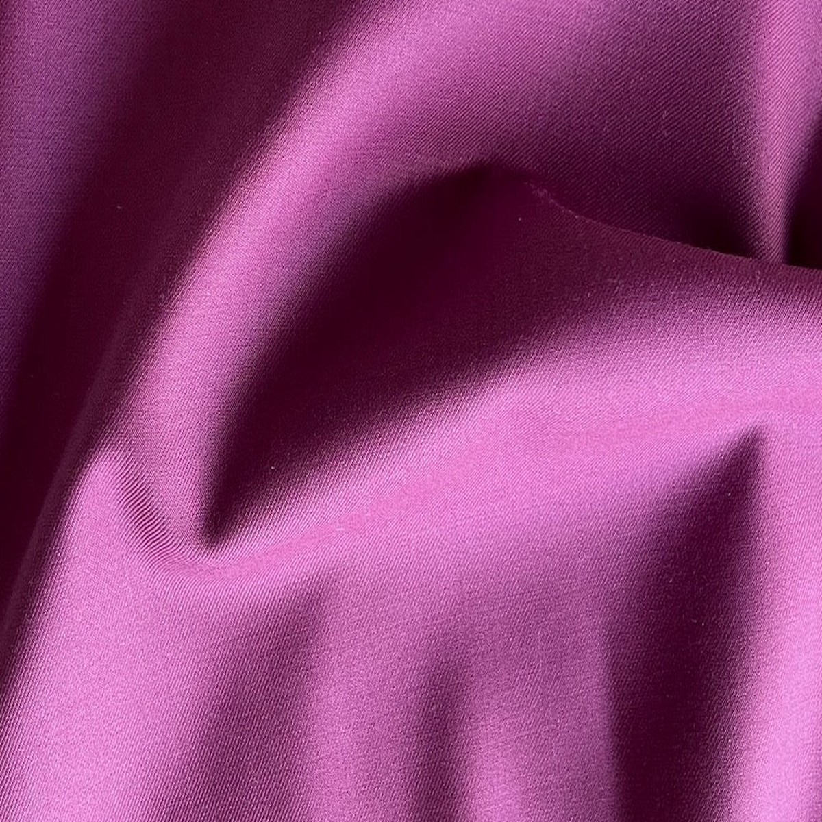 Saturated Mulberry Selvedged 150s Wool Suiting (Made in Italy)