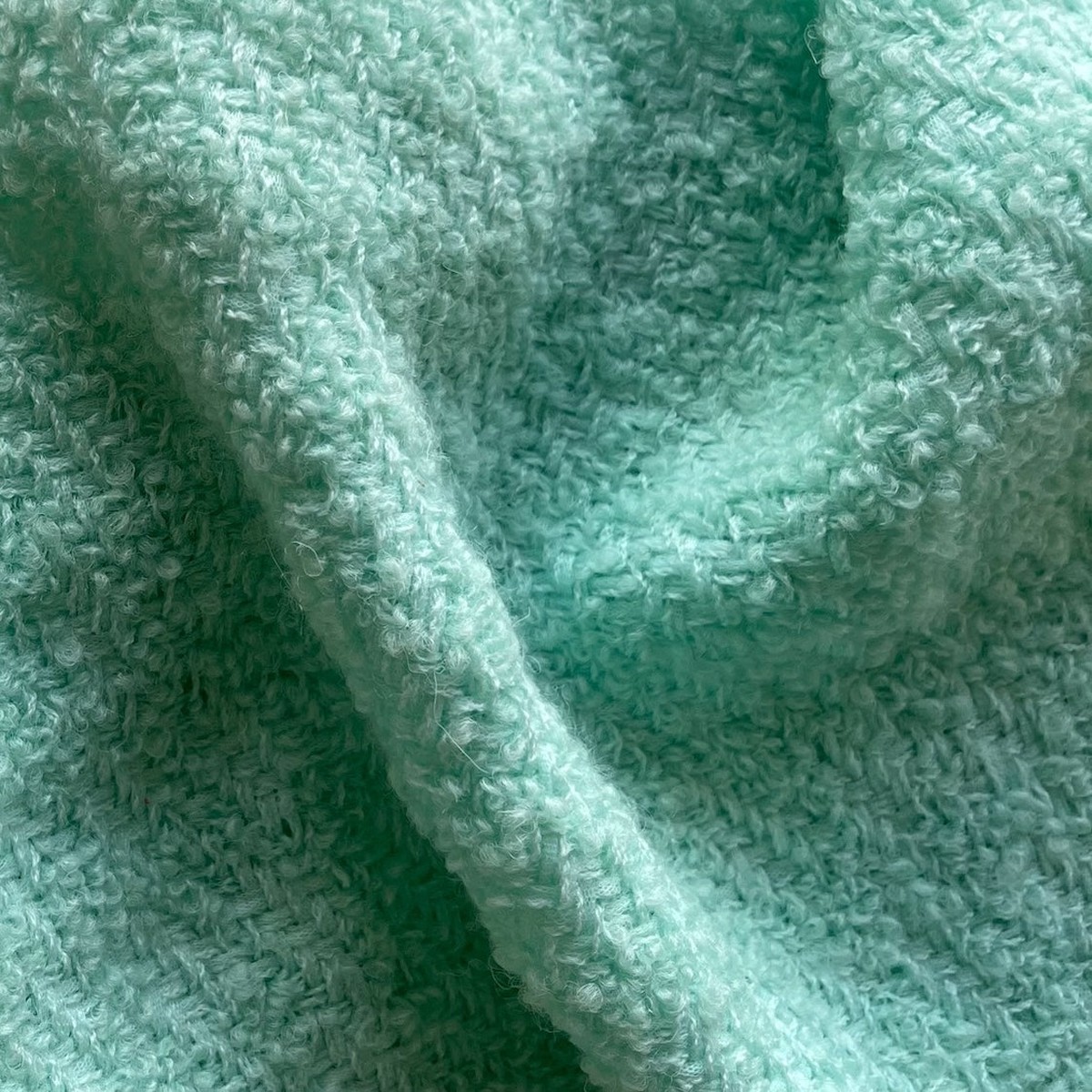 Designer Mid-Weight Frosty Mint Subtle Houndstooth Virgin Wool Blend Boucl (Made in Italy)