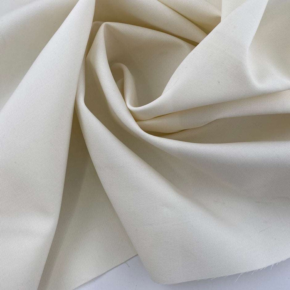 Cream wool gabardine intel with fliseline