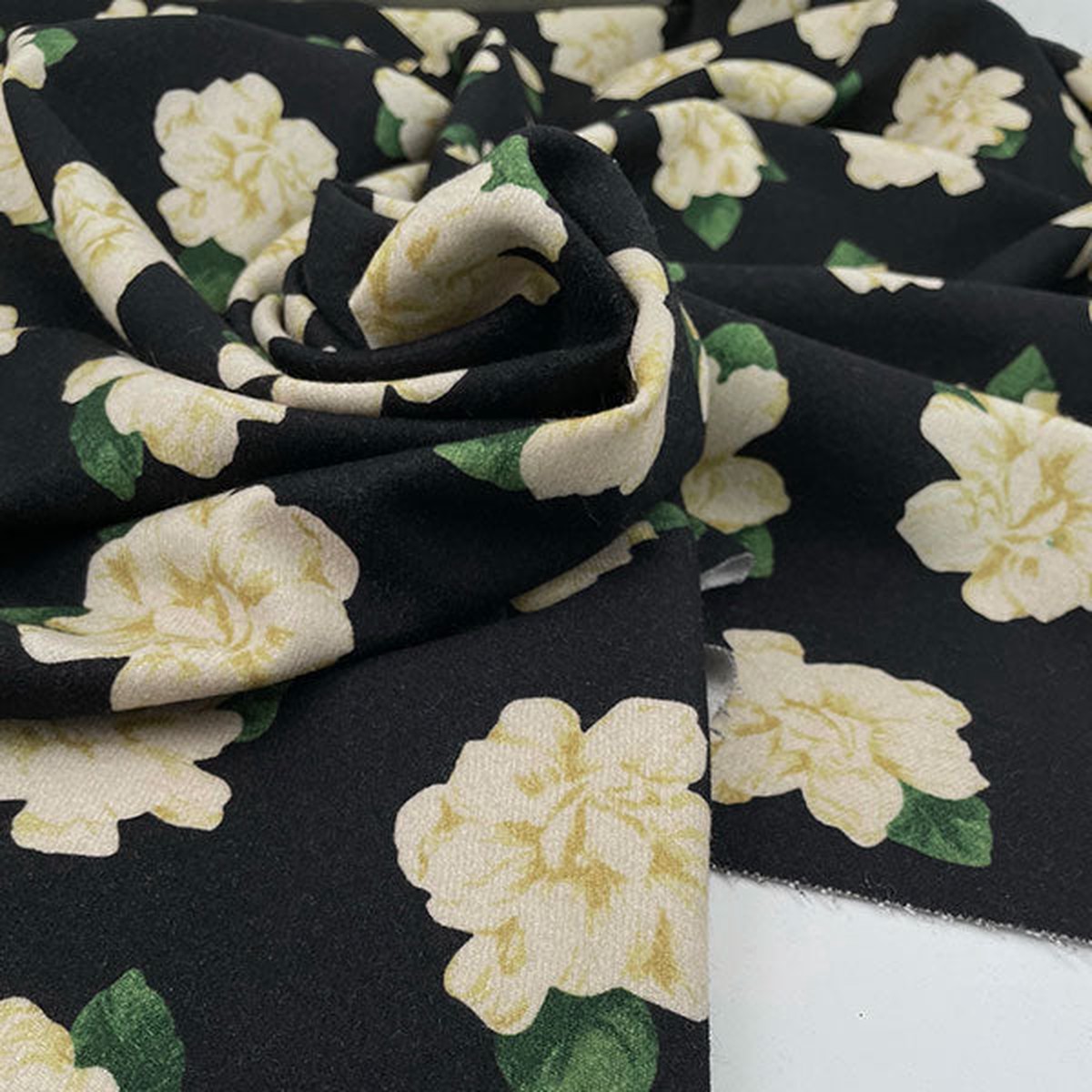 Soft virgin wool flannel with floral print