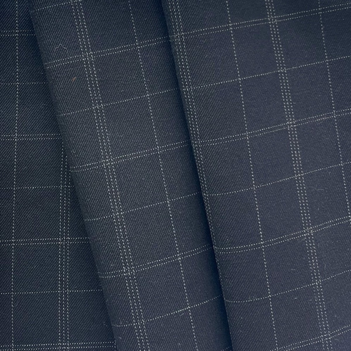 Elegant Black & White Mock Windowpane Wool Plaid (Made in Italy)