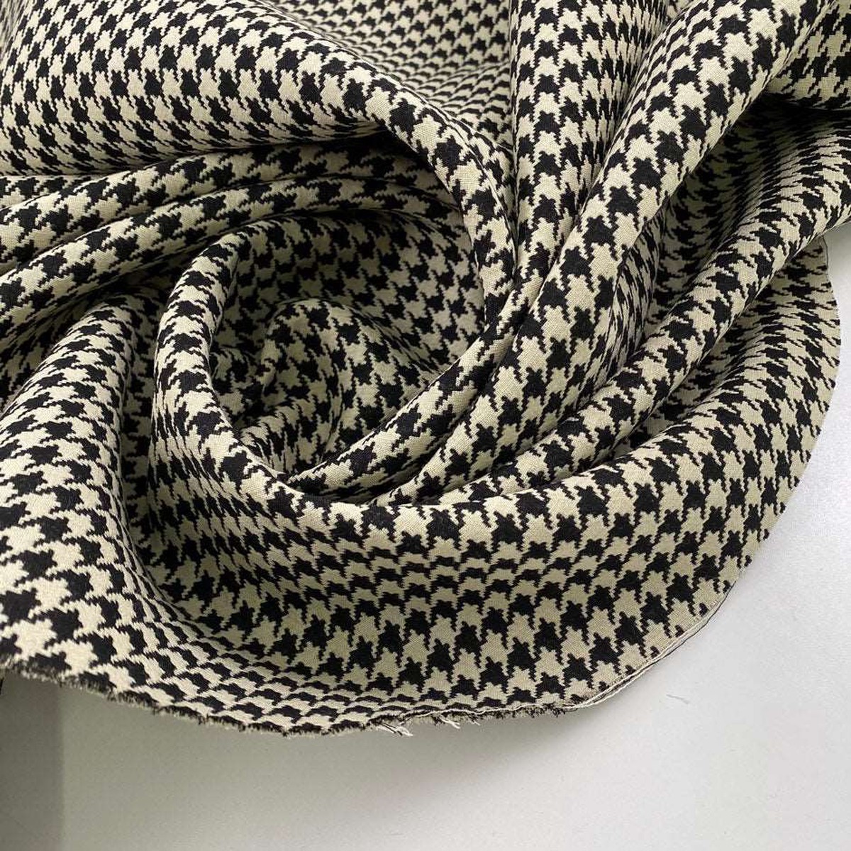 Jacquard Wool Beige And Black Silk