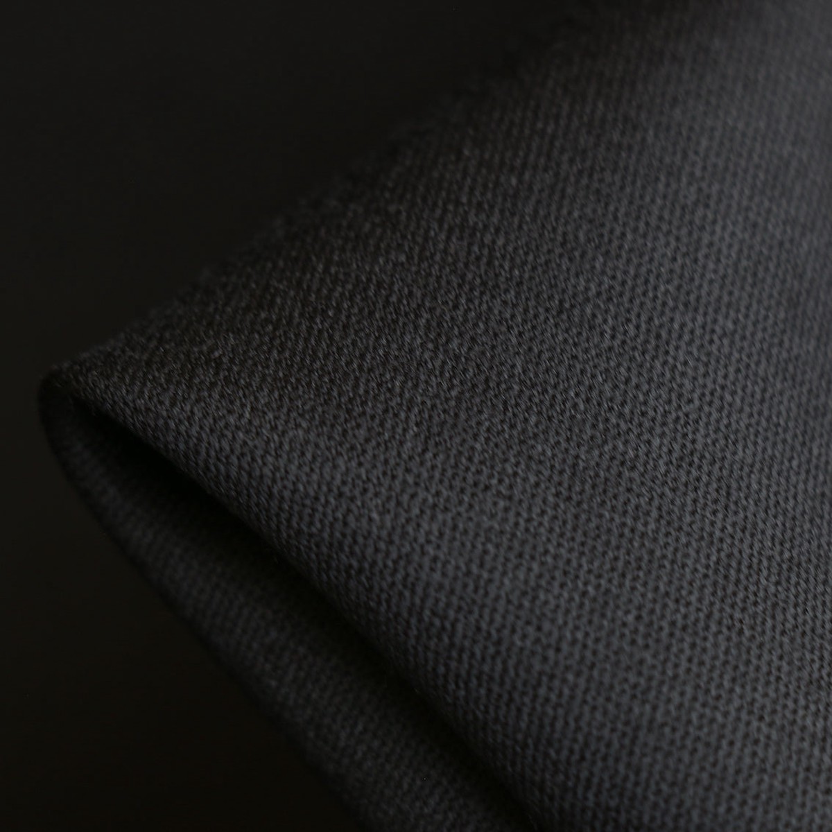 Signette Nero Suiting