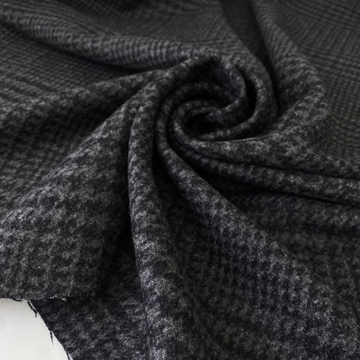 Pure Wool Pied De Poule In Dark Gray And Black